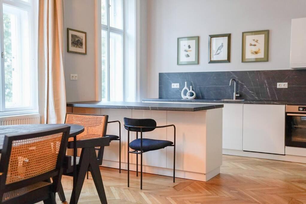Boutique Suite Near Museum District Wien Exteriör bild