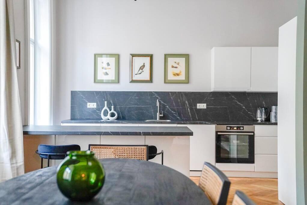 Boutique Suite Near Museum District Wien Exteriör bild