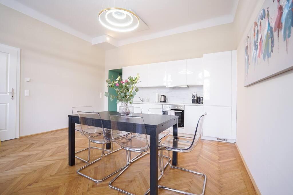 Boutique Suite Near Museum District Wien Exteriör bild